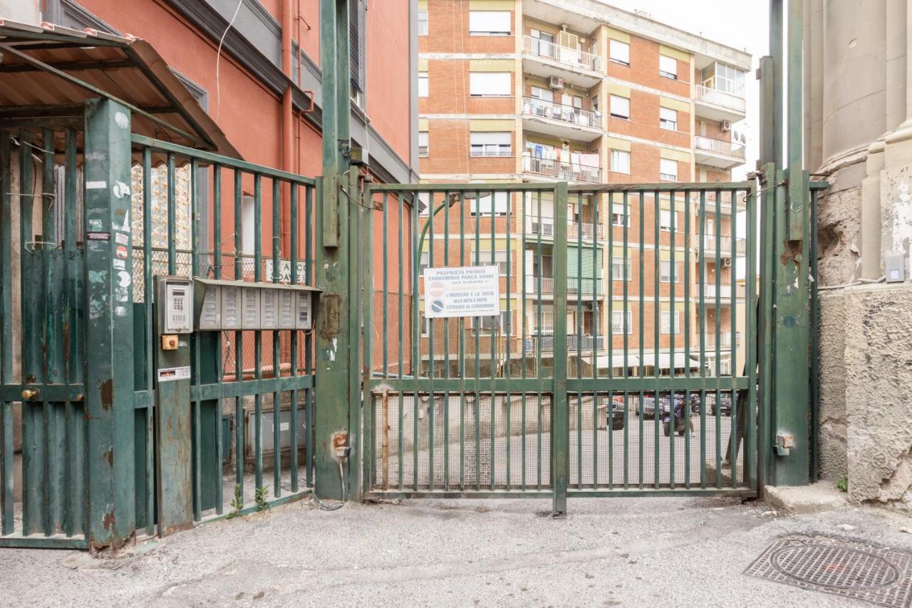Panoramic Flat Between Materdei And Fontanelle Naples Exterior photo